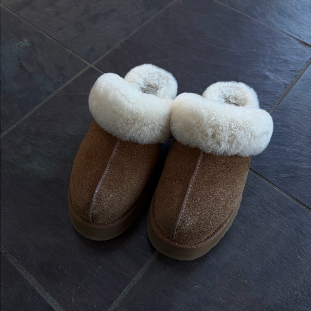 UGG Women's Cream Disquette Slippers - Picture 10 of 10
